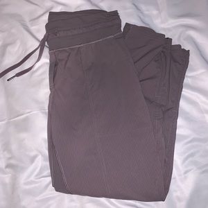 Lululemon- Purple Jogger Cropped Pants (size 6)